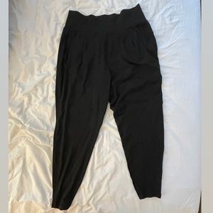 Women's Lux Harem by Vuori | Size Medium | Black | Light and Silky | Cozy